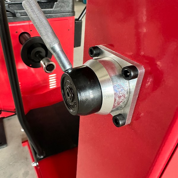 Autokato KT-B795L Heavy Duty Truck Wheel Balancer - Image 4