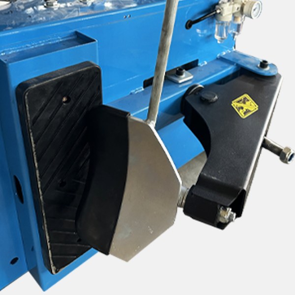 Autokato ME-T450 Tire Changer Machine | 10 in–24 in Rim Capacity - Image 3
