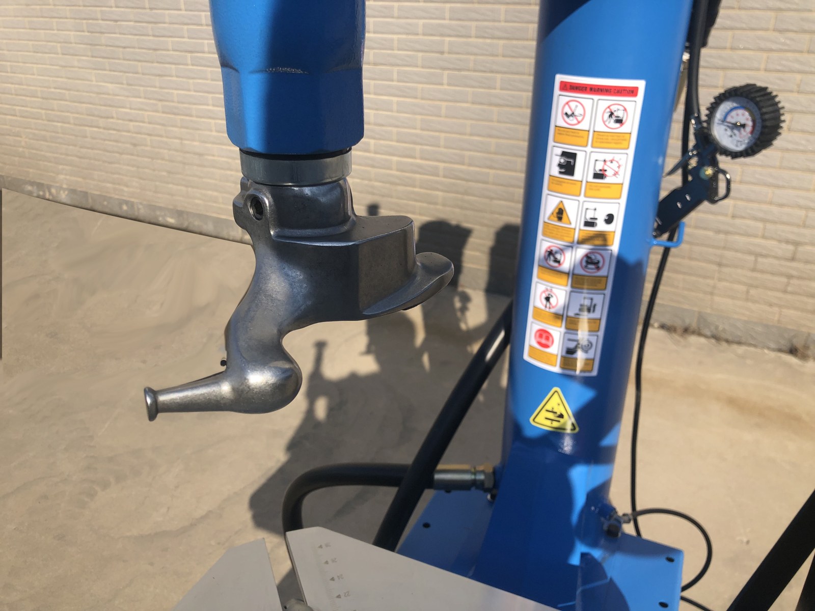 Autokato M&E ME-T555 Tire Changer Machine| 12 in–24 in Rim Capacity Tire Changer | Motor 2.0HP - Image 4